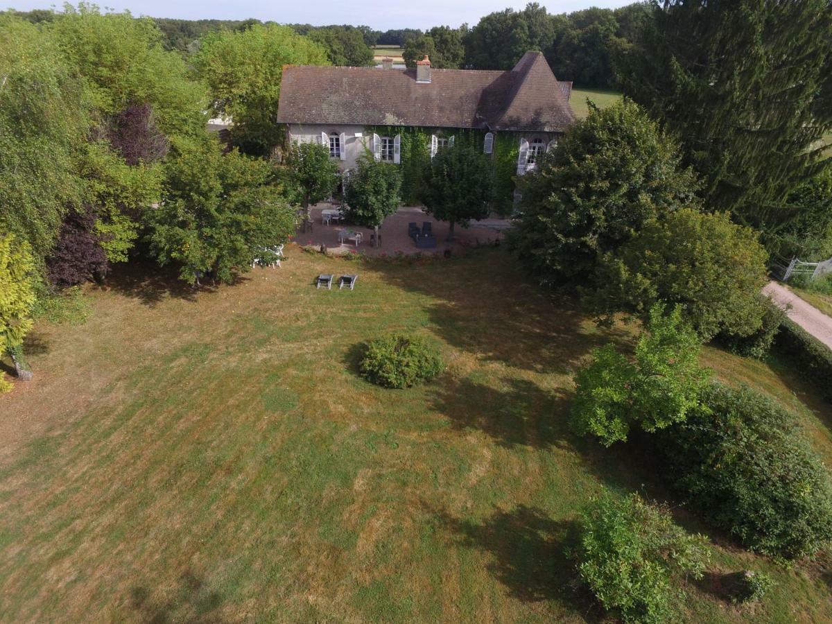 Bed and Breakfast Le Domaine Du Mijarnier Montbeugny Экстерьер фото