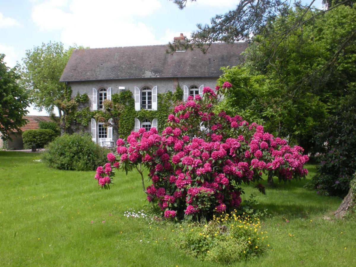 Bed and Breakfast Le Domaine Du Mijarnier Montbeugny Экстерьер фото